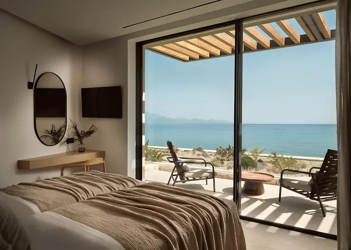 Esthesis Beachfront Villas, With Heated Pool, By Thinkvilla Alikész